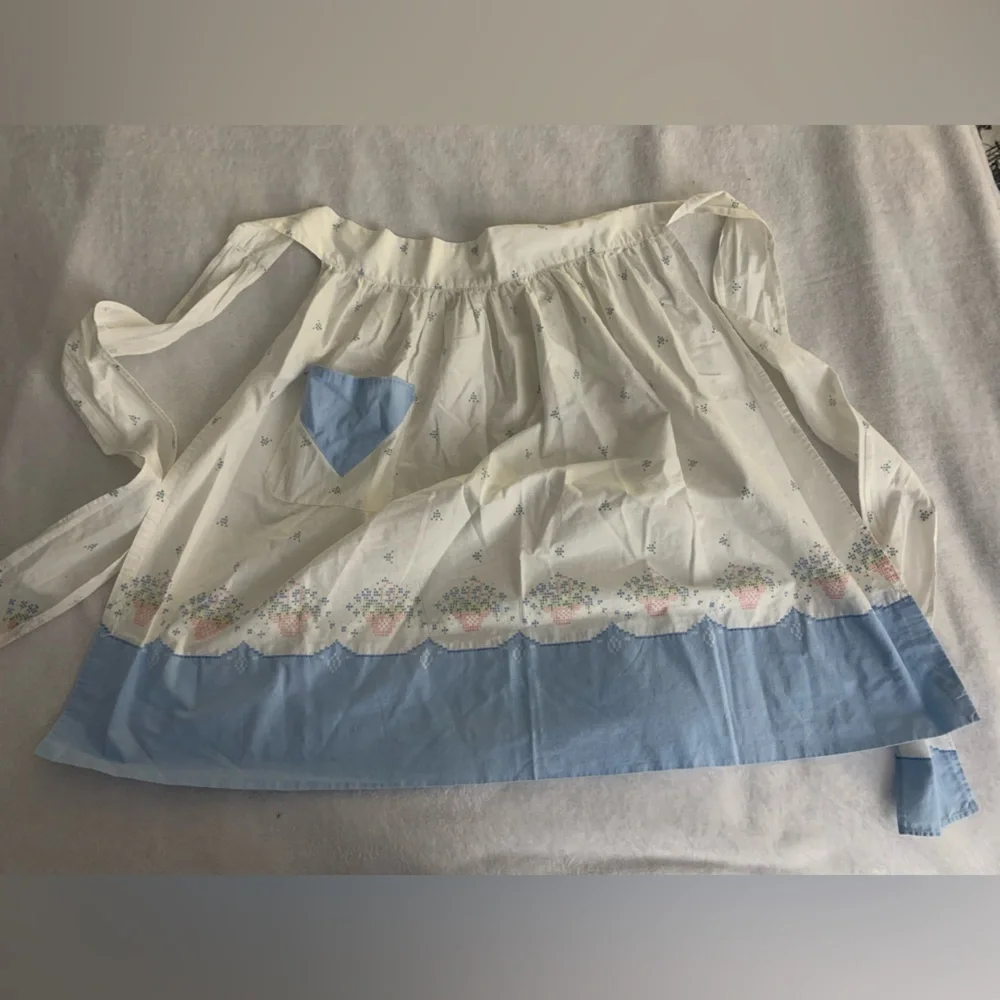 Vintage Half Apron Blue And White Floral Teapot Print Pocket Cottagecore 50s 60s